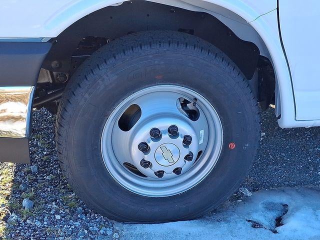 2024 Chevrolet Express Cutaway 4500 Base