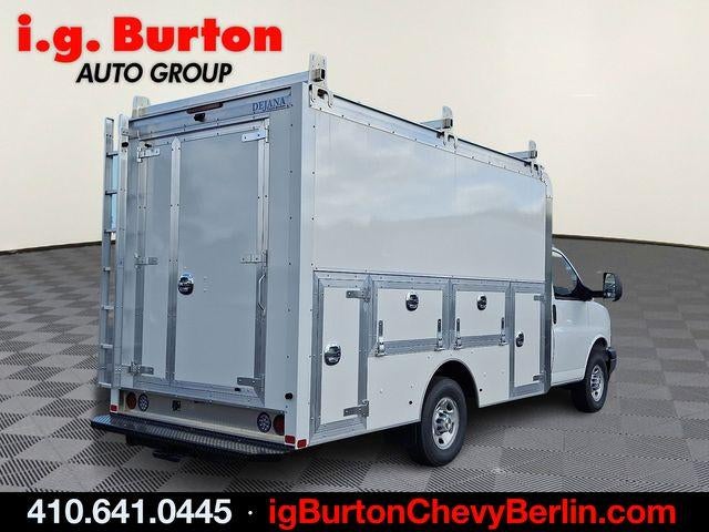 2025 Chevrolet Express Cutaway 3500 Base