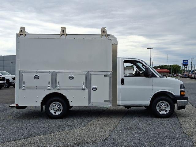 2025 Chevrolet Express Cutaway 3500 Base