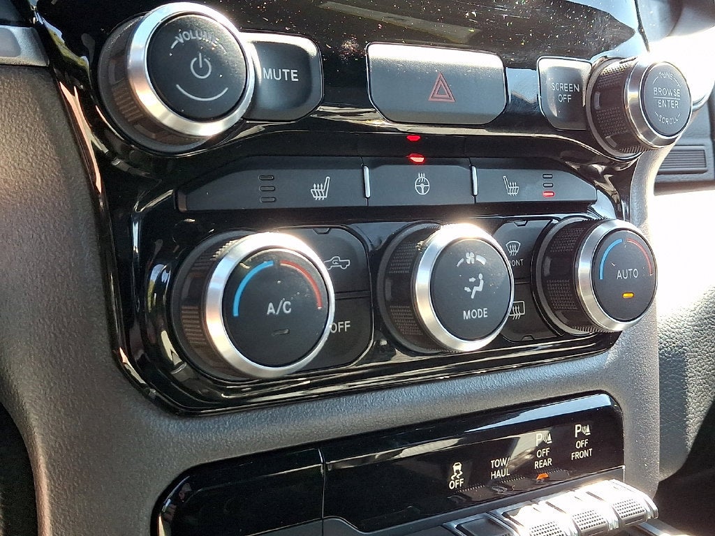 2021 RAM 1500 Big Horn Crew Cab 4x4 5'7" Box