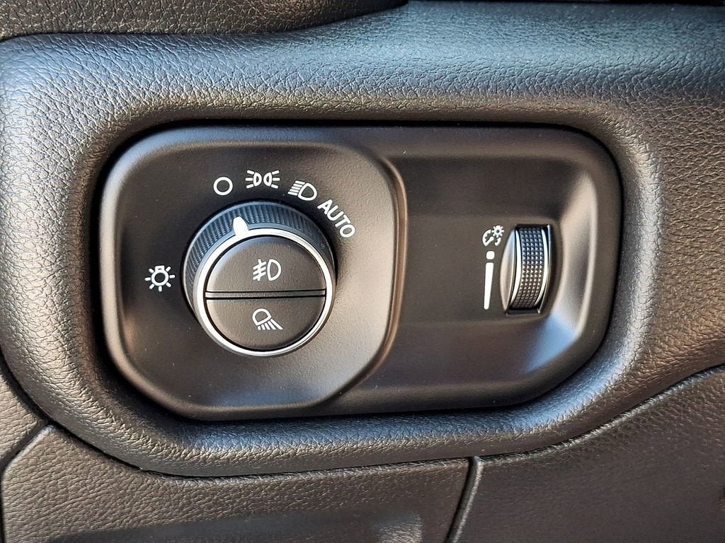 2022 RAM 1500 Big Horn Crew Cab 4x4 5'7" Box
