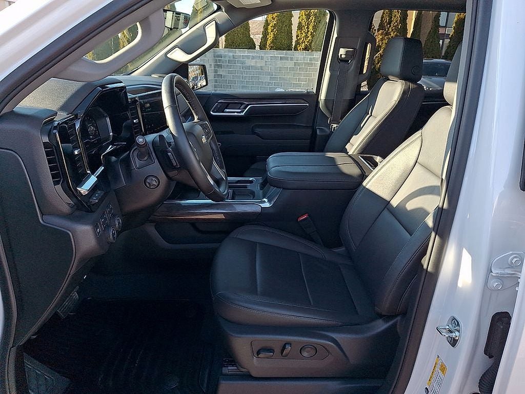 2025 Chevrolet Silverado 1500 LTZ