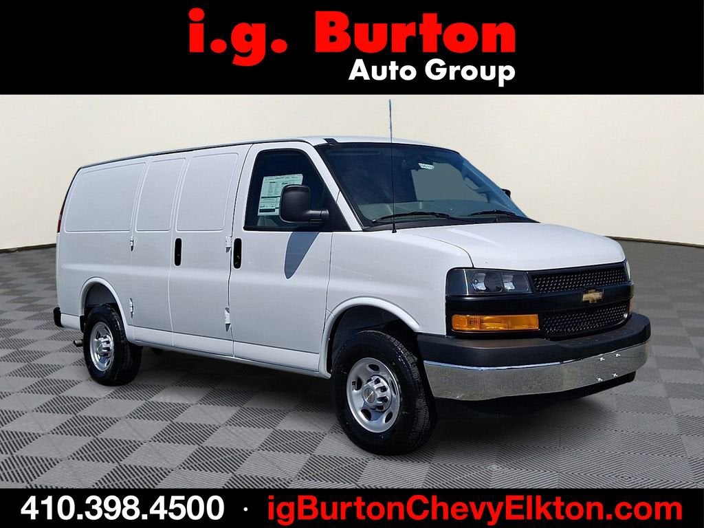 2026 Chevrolet Express 2500 Work Van HD's photo