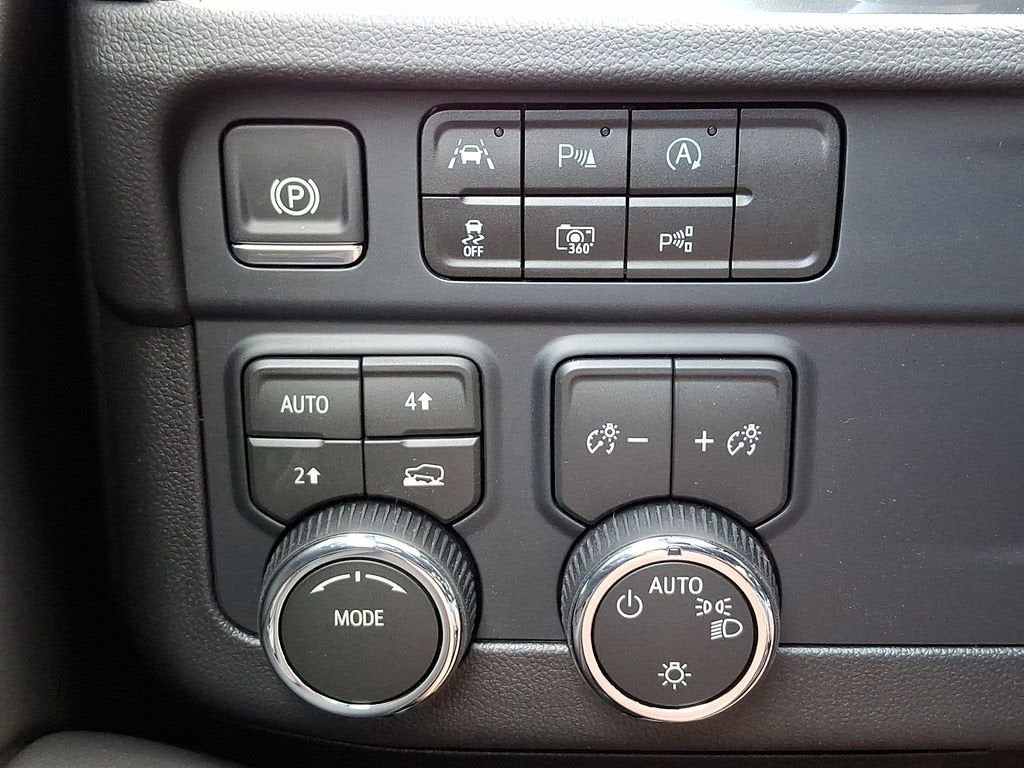 2026 Chevrolet Suburban LS - Photo 15