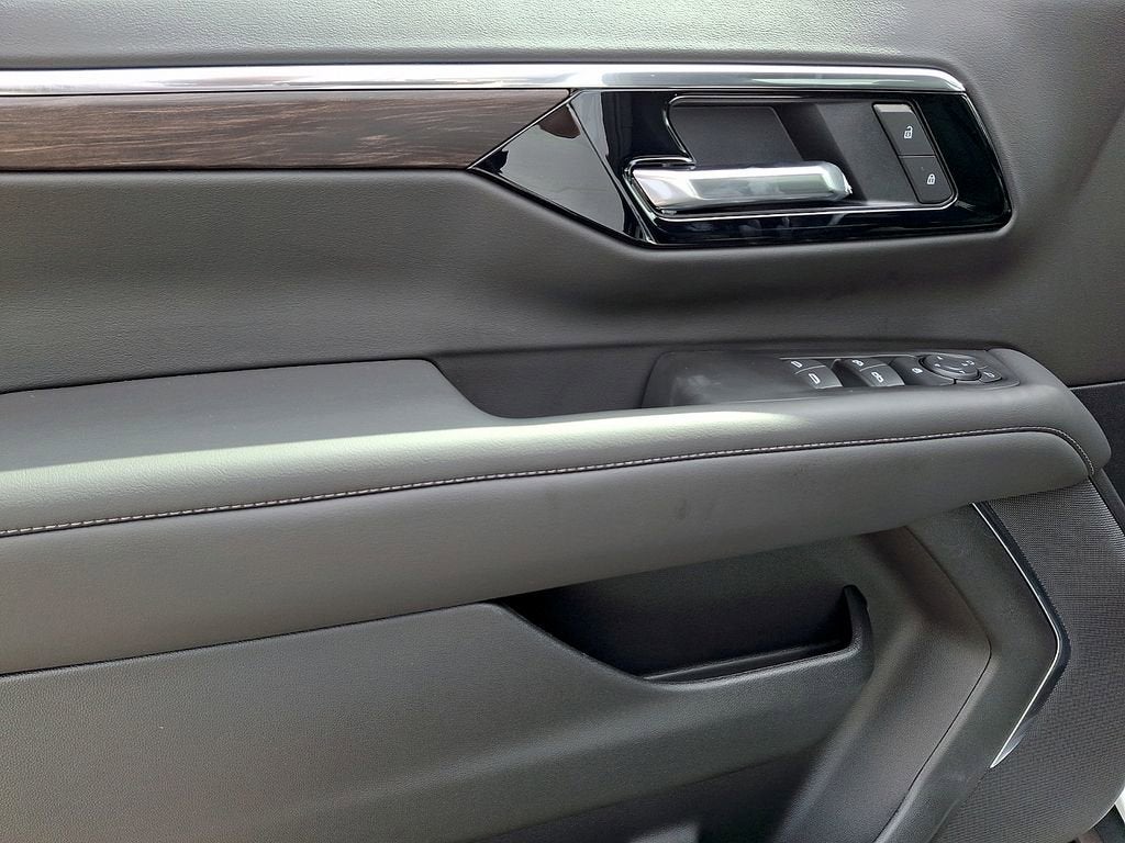 2026 Chevrolet Suburban LS - Photo 7