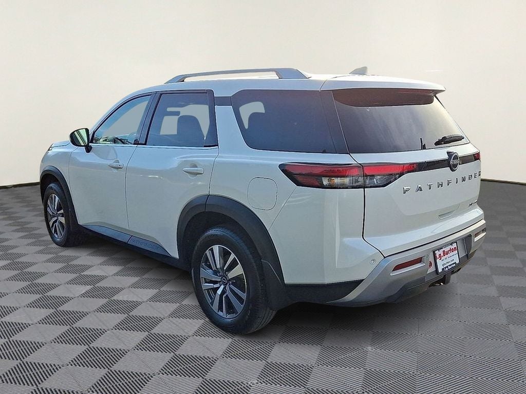 2023 Nissan Pathfinder SL