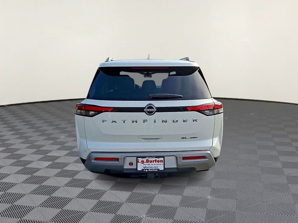 2023 Nissan Pathfinder SL